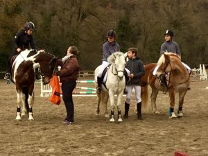 Cours de poney en carrière - Club hippique du Gévaudan