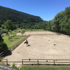 La carrière du centre hippique du Gévaudan