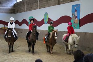 Reprise en manège - Club hippique du Gévaudan